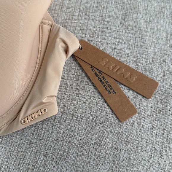 SKIMS Nude Weightless Scoop Bra Unlined Underwire Sand Nude size 32DDD - Picture 3 of 6